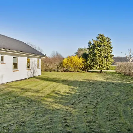 Cosy For 6 Near Beachsea Holiday home Skovbyballe