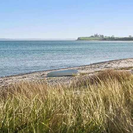 Holiday home Cosy For 6 Near Beachsea